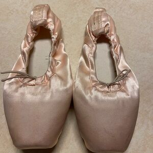 Ballerina Pointe Shoes for Arts/Crafts Ballet Dancer Pink Satin Used Dead Large